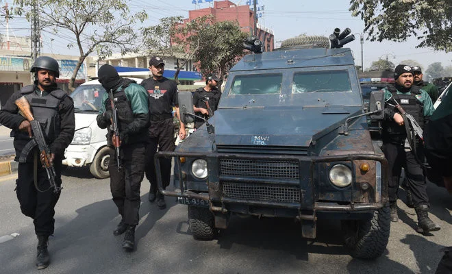 اداره مبارزه با تروریزم خیبر پختونخوا، عاملان قتل مفتی منیر شاکر و طراحان حملات پشاور را بازداشت کرد