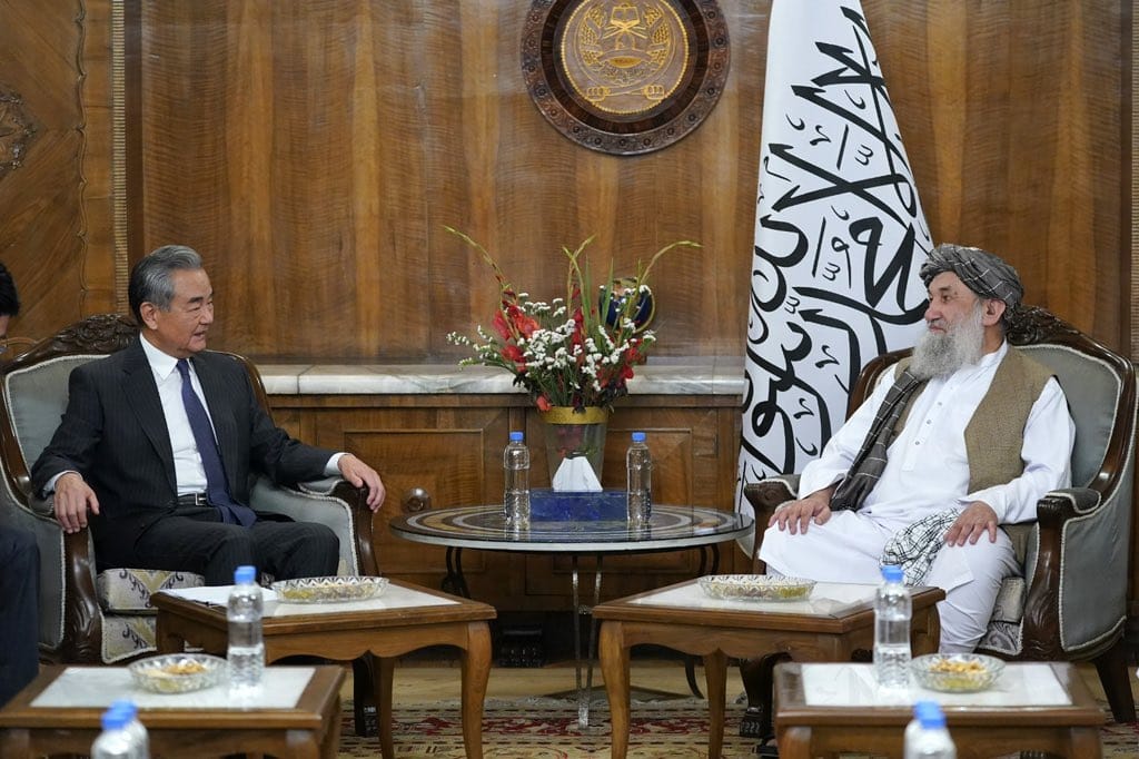 دیدار رئیس‌الوزراء افغانستان با وزیر خارجه چین در کابل