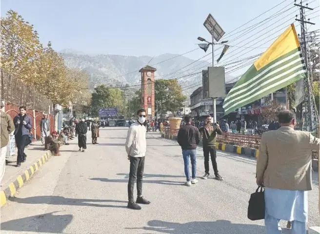 حمله کمیته اقدام مردمی بر راه‌پیمایی صلح در مظفرآباد، شش تن زخمی شدند