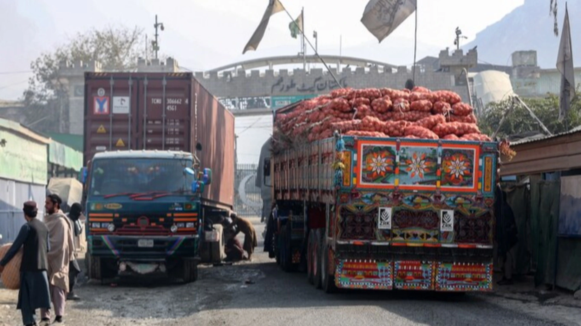 تجارت افغانستان و پاکستان در یک ماه ۴ درصد افزایش یافته است، همزمان با رشد صادرات افغانستان