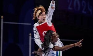 ذکیه خدادادی، قهرمان پاراتکواندو افغانستان، جایزه شمال جنوب شورای اروپا را دریافت کرد