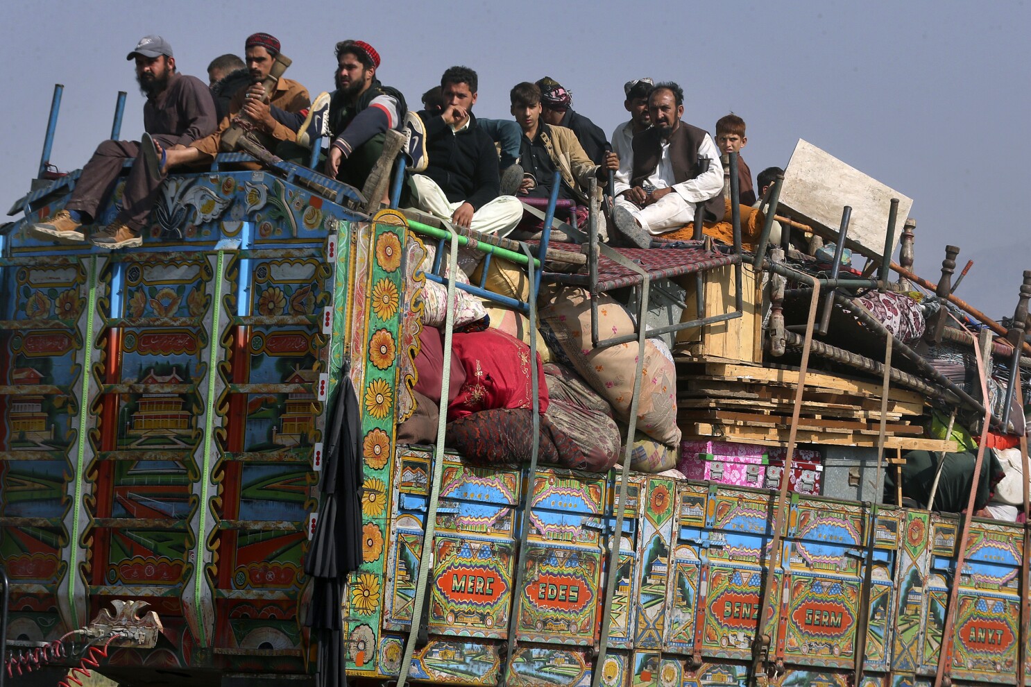 بازگشت آخرین گروه مهاجرین افغان از چترال پاکستان به کشور