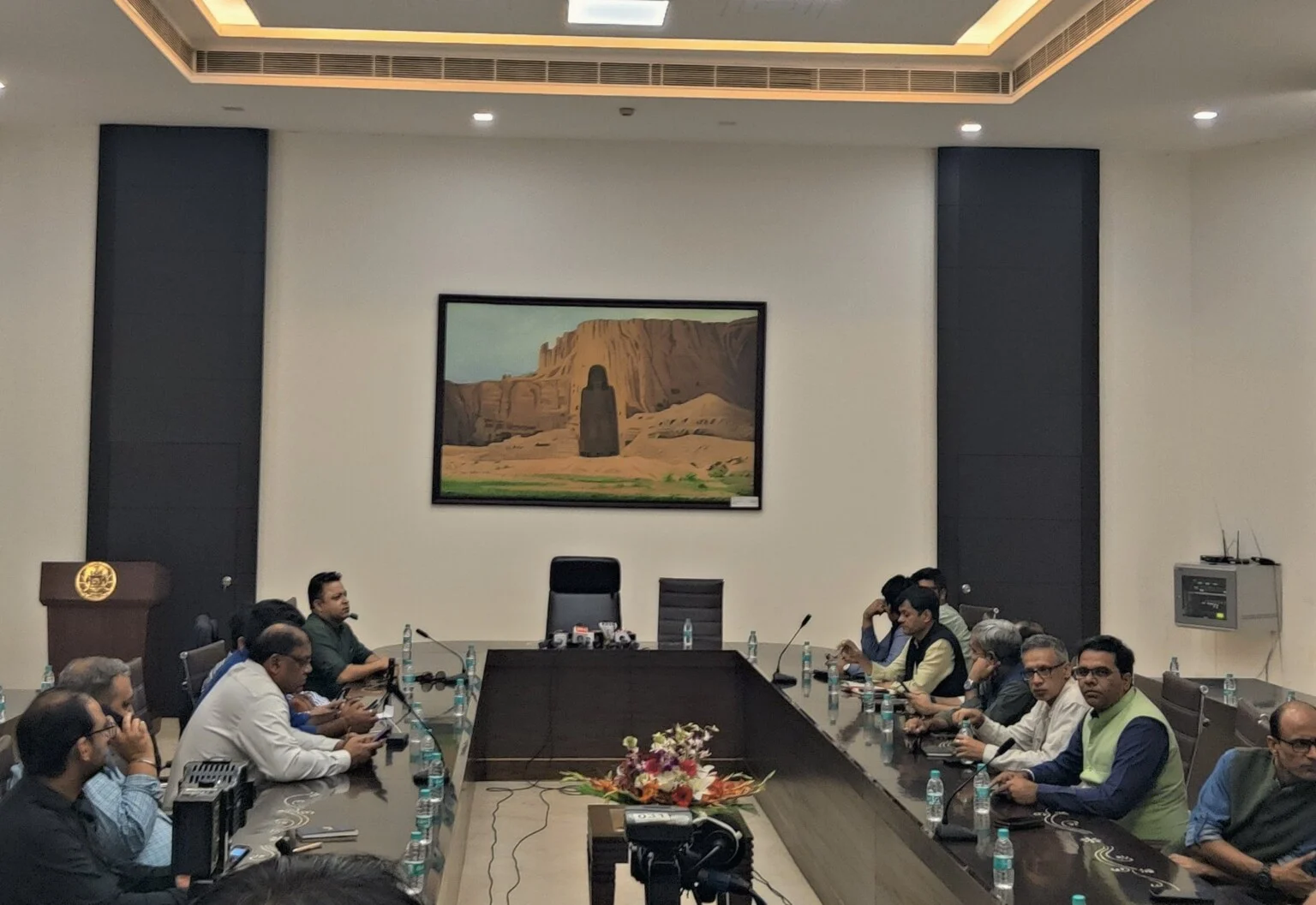 هیئت طالبان در دهلی نو خبرنگاران زن را ممنوع کرد، که این اقدام سوالاتی را در مورد توانمندسازی زنان در هند برانگیخته است