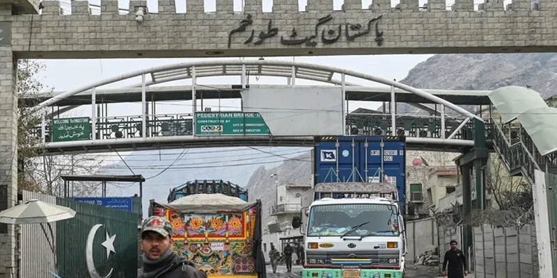 آتش‌بس میان افغانستان و پاکستان؛ تصمیم برای بازگشایی گذرگاه‌های مرزی به‌منظور تجارت