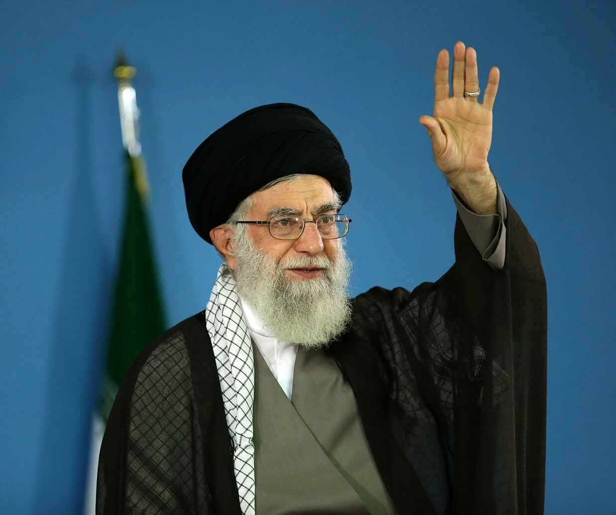 آیت‌الله علی خامنه‌ای پیشنهاد آمریکا برای گفت‌وگوهای هسته‌ای را رد کرد و آن را زورگویی خواند