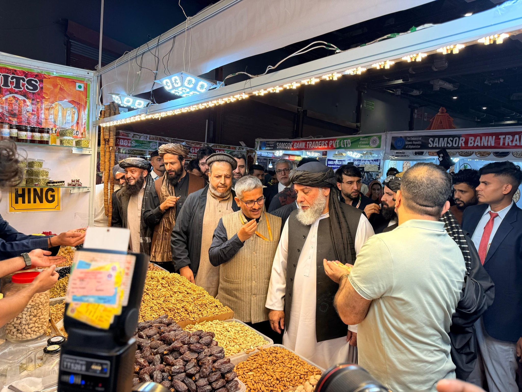 وزیر تجارت افغانستان در جریان سفر رسمی خود از نمایشگاه بین‌المللی پراگتی میدان در دهلی نو بازدید کرد
