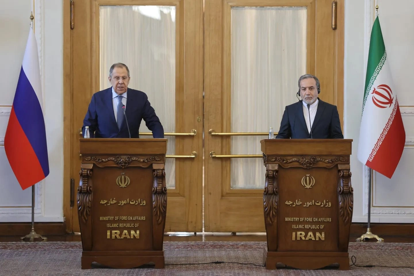 ایران و روسیه در تماس تلفنی تازه، بر همکاری‌های منطقه‌ای و تلاش مشترک برای پیشبرد آتش‌بس و صلح پایدار میان پاکستان و افغانستان تأکید کردند