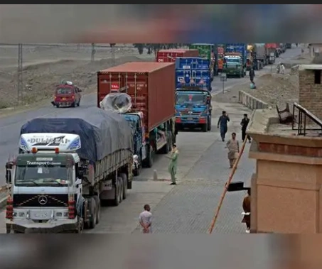 تعلیق تجارت پاکستان با افغانستان نتیجه تهدیدات مرزی و فشار طالبان بر تاجران افغان برای خاموش ماندن است.