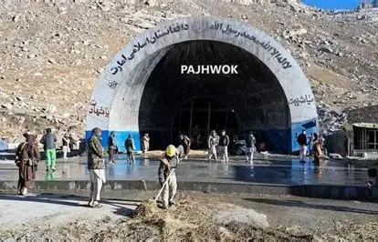 بسته‌شدن شاهراه سالنگ به دلیل برف‌کوچ و طوفان شدید بار دیگر اهمیت این مسیر حیاتی و آسیب‌پذیری آن در برابر شرایط سخت زمستانی را نشان می‌دهد