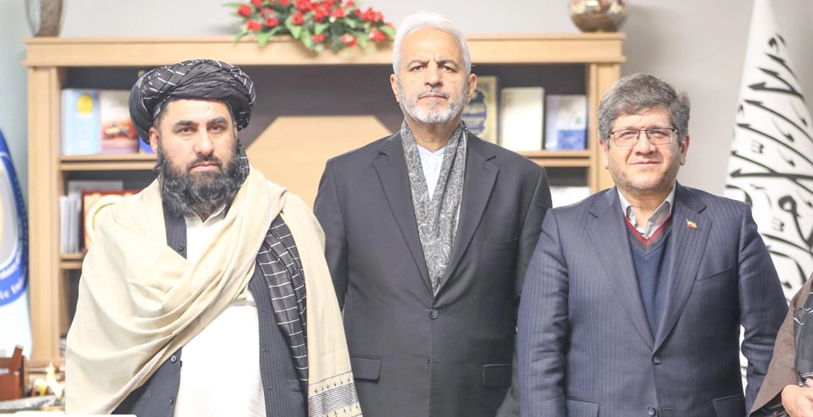 گفت‌وگوهای ایران و افغانستان دربارهٔ اتصال زمینی به چین نشان‌دهندهٔ تلاش برای گسترش همکاری‌های اقتصادی و ترانزیتی در منطقه است. اگر این طرح عملی شود