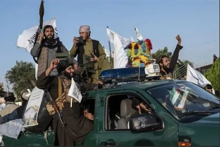 هشدار استخبارات طالبان در برابر فتوای علما درباره خویشتنداری و پیام‌های متضاد در رهبری طالبان