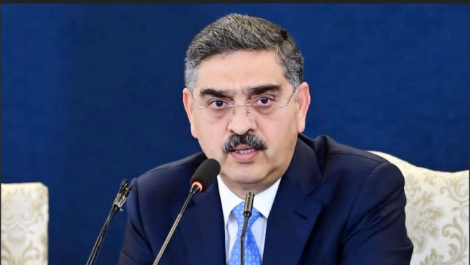 انوارالحق کاکر بر حل تنش‌های کابل و اسلام‌آباد از راه گفت‌وگو و دوری از جنگ تأکید می‌کند.