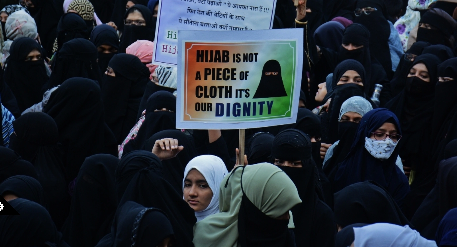 واکنش‌های گسترده به کشیدن حجاب یک زن مسلمان توسط وزیر اعلی بیهار در مراسم رسمی