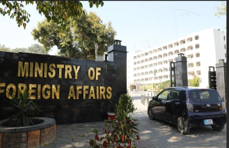 رد گزارش رویترز از سوی وزارت خارجه پاکستان درباره سفر فرمانده نیروهای دفاعی به امریکا.