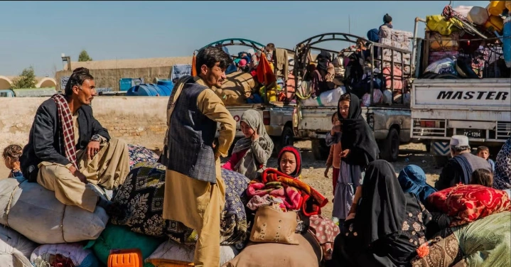 مقام‌های طالبان می‌گویند که به خانواده‌های افغان که از مسیر اسلام‌قلعه به کشور برگشته‌اند، در مجموع ۱۰۸ هزار افغانی کمک مالی شده است