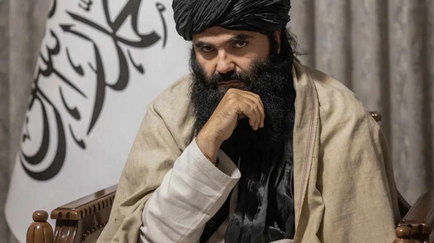 ملا هیبت‌الله سراج حقانی را برای توضیح فراخواند، اما او این دیدار را به نمایش قدرت تبدیل کرد