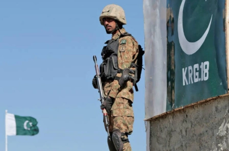 تصویر نیروهای پولیس و سی‌تی‌دی در عملیات پس از حملهٔ کرک.