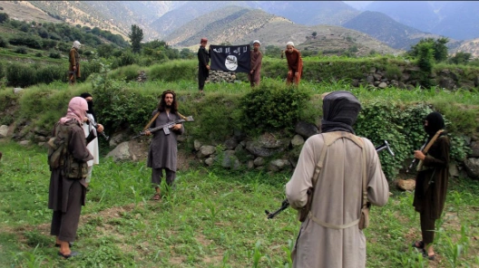 تصویر نیروهای امنیتی پاکستان در حال اجرای عملیات ضد داعش خراسان.