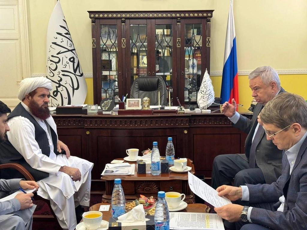 دیدار سفیر افغانستان با نمایندگان تجاری روسیه، گامی مهم در مسیر توسعهٔ روابط اقتصادی و افزایش صادرات محصولات افغانی به بازارهای بین‌المللی ارزیابی می‌شود.