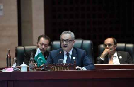 نشست هفتگی سخنگوی وزارت خارجه پاکستان نشان داد که اسلام‌آباد در برابر چالش‌های منطقه‌ای و جهانی، بر دیپلماسی فعال، حمایت از حقوق ملت‌های مسلمان و تلاش برای ثبات منطقه‌ای تأکید دارد.