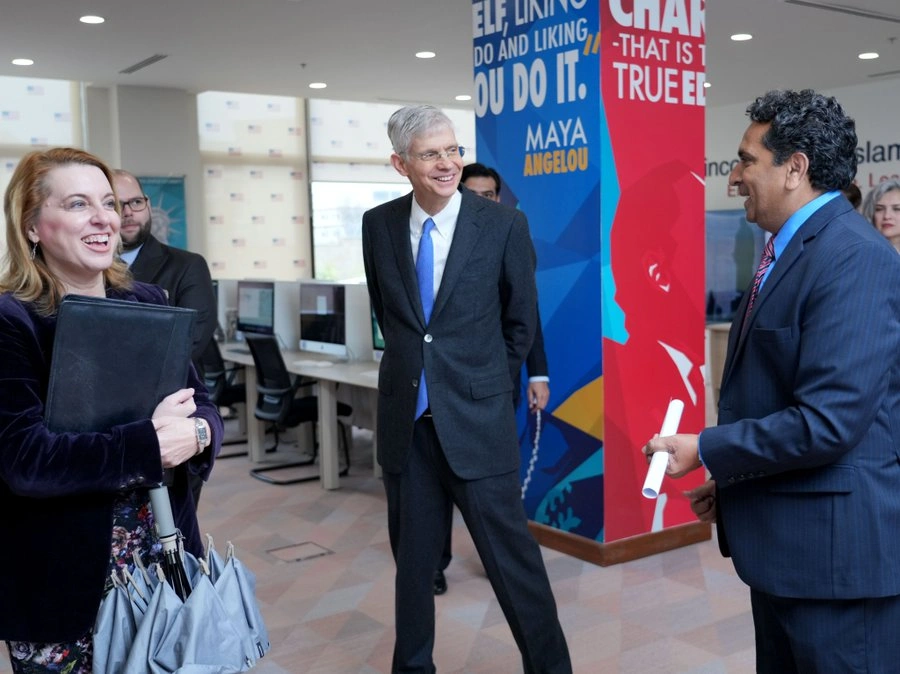 تقدیر جان مارک پومرشایم از منابع نوین بنیاد آموزشی امریکا–پاکستان بار دیگر اهمیت آموزش و نوآوری را در روابط دوجانبه برجسته کرد