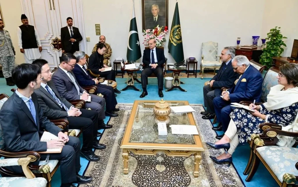 نخست‌وزیر شهباز نقش پاکستان در کاهش تنش‌ها را در دیدار با نماینده چین برجسته کرد