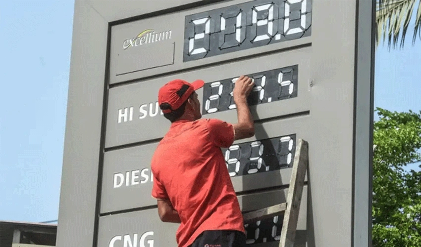 دولت پاکستان در تعیین قیمت پترولیم با سیاست‌های حمایتی فشار جهانی را کاهش داده است