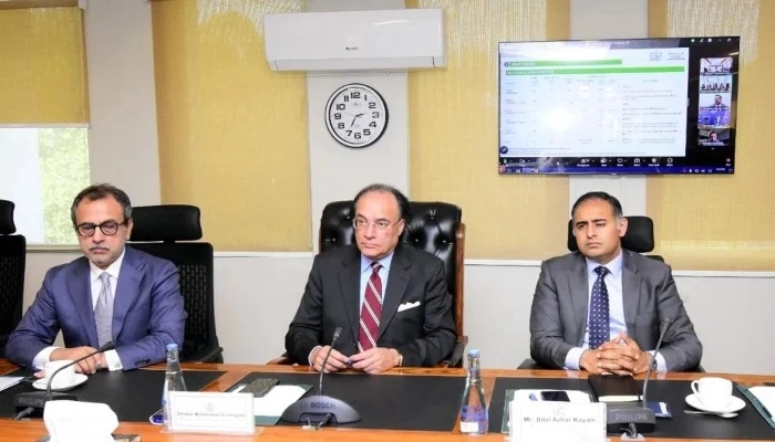 پاکستان تأمین محموله‌های بنزین برای مارس و آوریل را تضمین کرد