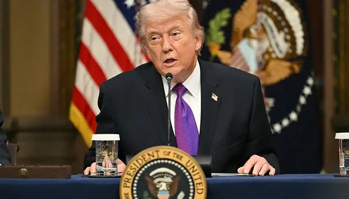 دونالد ترامپ در حال صحبت درباره مهلت ایران پیش از مذاکرات اسلام‌آباد