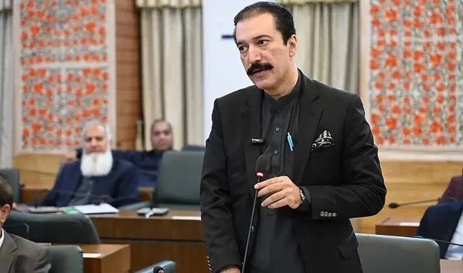 نخست‌وزیر آزاد کشمیر درباره بازسازی اعتماد عمومی سخن می‌گوید