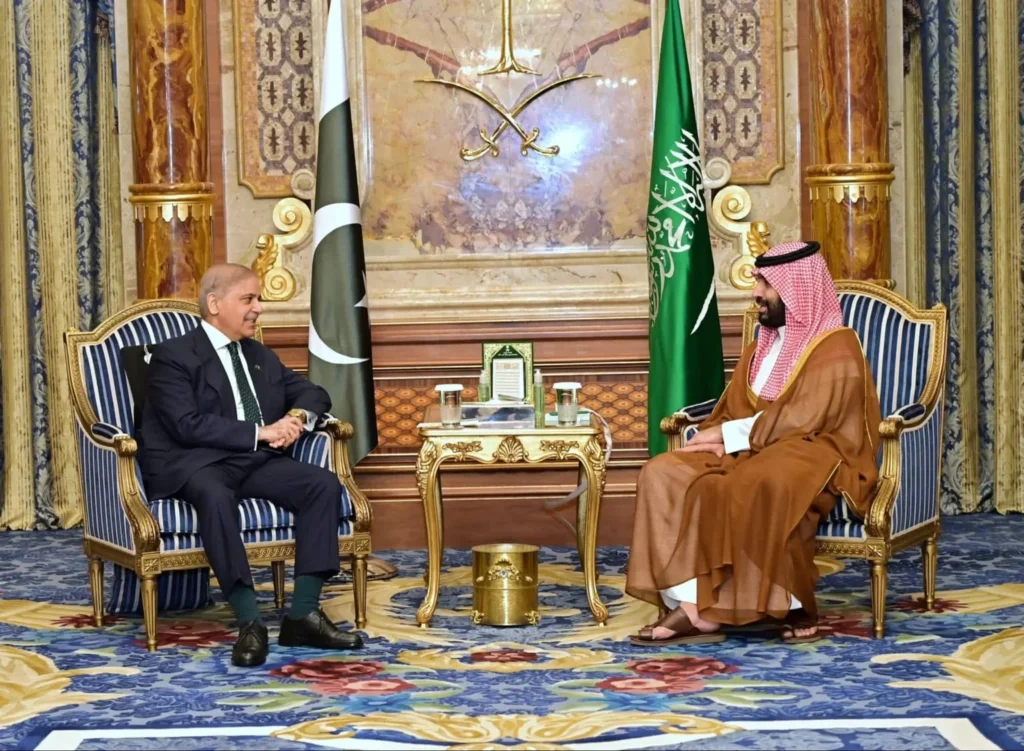 شهباز شریف و محمد بن سلمان در جده درباره صلح منطقه‌ای و همکاری‌ها گفت‌وگو کردند