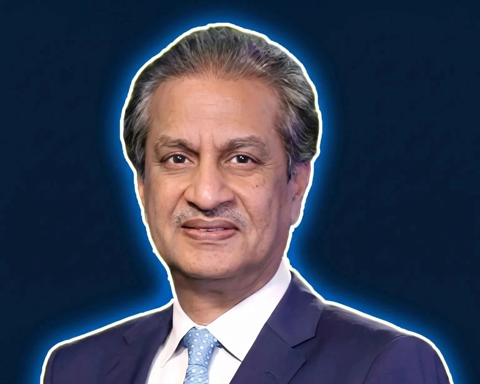 ابصار عالم به‌دلیل تناقض میان انتقاد از حکومت و ارتباطات نهادی خود، با موجی از واکنش‌های منفی روبه‌رو شده است