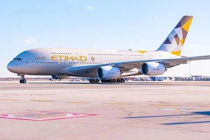 شرکت هواپیمایی اتحاد ۱۵ کارگر پاکستانی را اخراج کرد و به آنان دستور داد ظرف ۴۸ ساعت امارات متحده عربی را ترک کنند