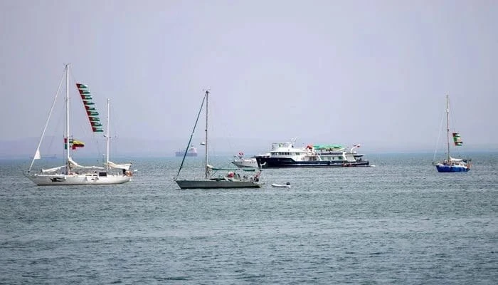 نیروهای اسرائیلی به ناوگان جهانی همبستگی یورش برده و چندین کشتی کمک‌رسانی را توقیف کردند