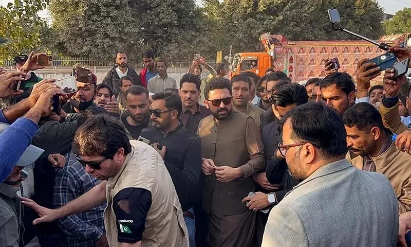 انسداد شاهراه سنگجانی در خیبر پختونخوا که بر رفت‌وآمد عمومی تأثیر گذاشته است