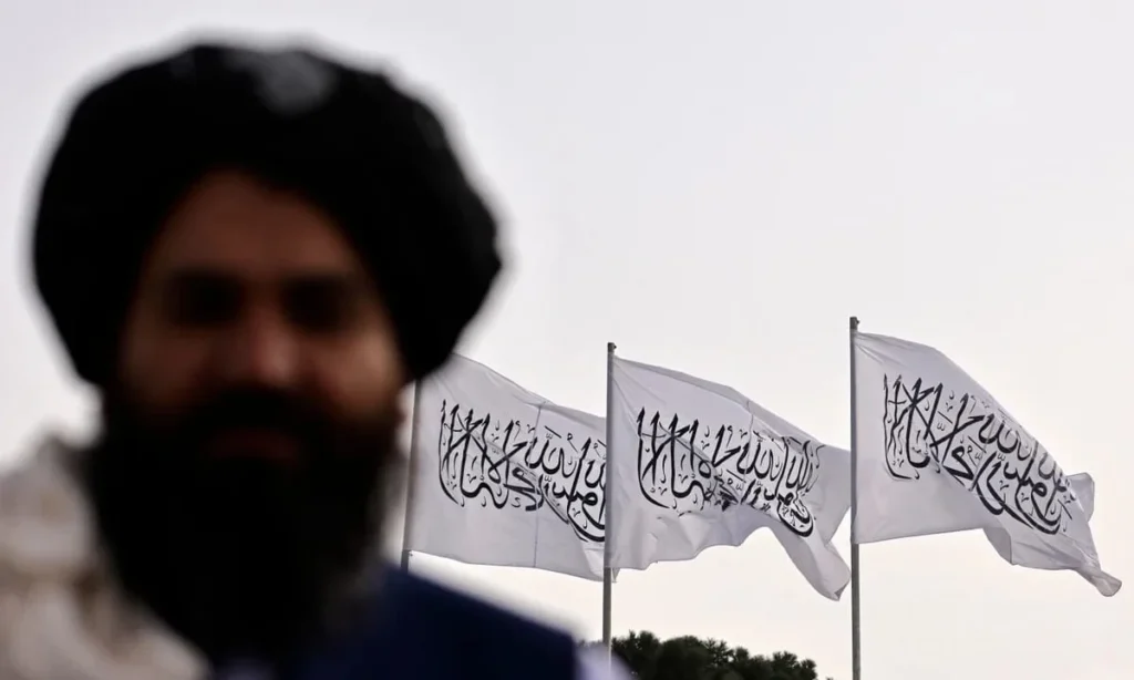 ملا هبت‌الله از حد گذشت؛ اطاعت از دستورات خود را هم‌سنگ اطاعت از خدا و پیامبر ﷺ قرار داد