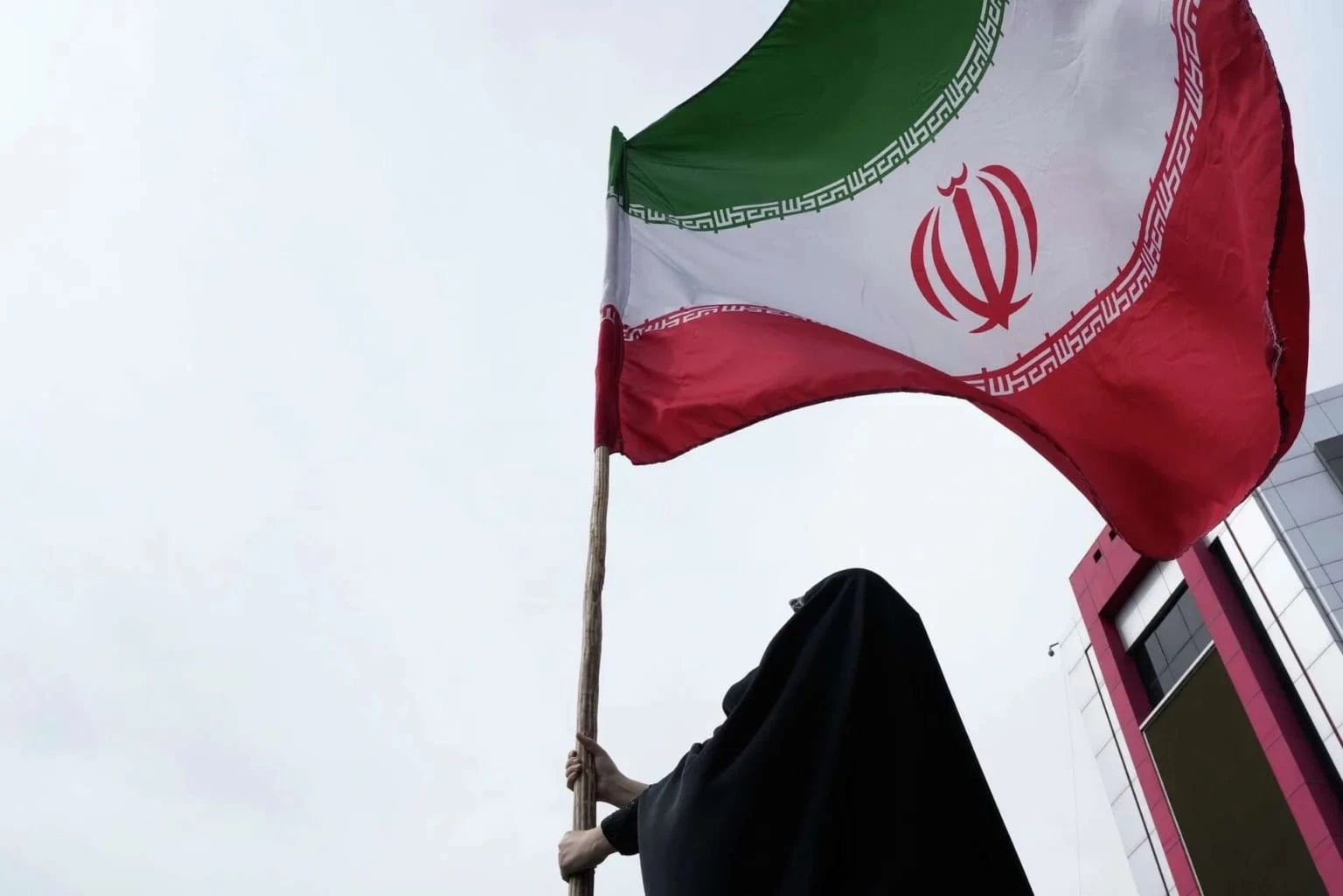 ایران در میان تنش‌های جاری منطقه‌ای، یک توافق صلح چندمرحله‌ای پیشنهاد داده است که نشان‌دهندهٔ یک احتمال تغییر به سمت ثبات بلندمدت در منطقه است