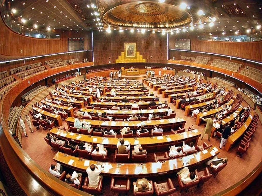 اپوزیسیون در حالی بر اعتراض مقابل زندان اڈیاله تمرکز کرده است که حملات تروریستی در خیبر پختونخوا رو به افزایش است۔