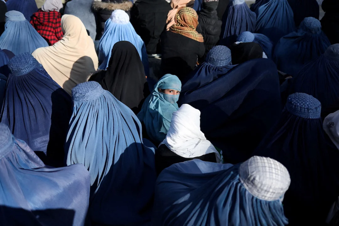 در افغانستان پس از حاکمیت طالبان، نظام قضایی، تفکیک قوا و حقوق بشر با چالش جدی روبه‌رو شده و استقلال عدالت تضعیف گردیده است