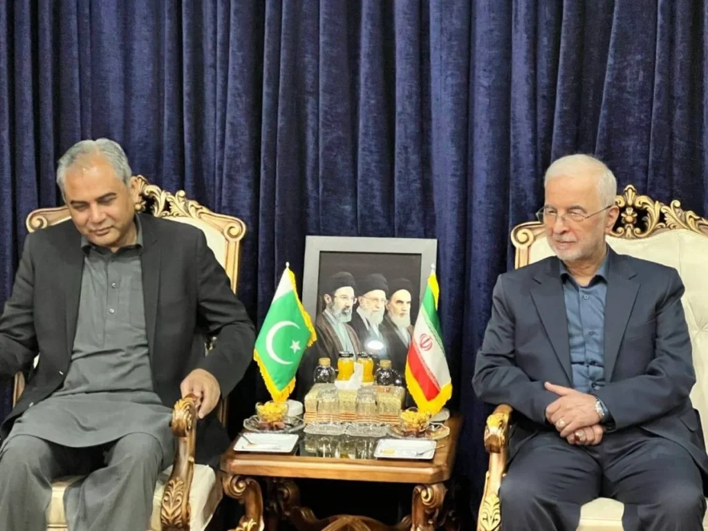 در بیشکیک، دیدار مهم میان محسن نقوی و اسکندر مومنی؛ توافق بر ادامه تلاش‌های دیپلماتیک برای صلح و ثبات پایدار منطقه‌ای