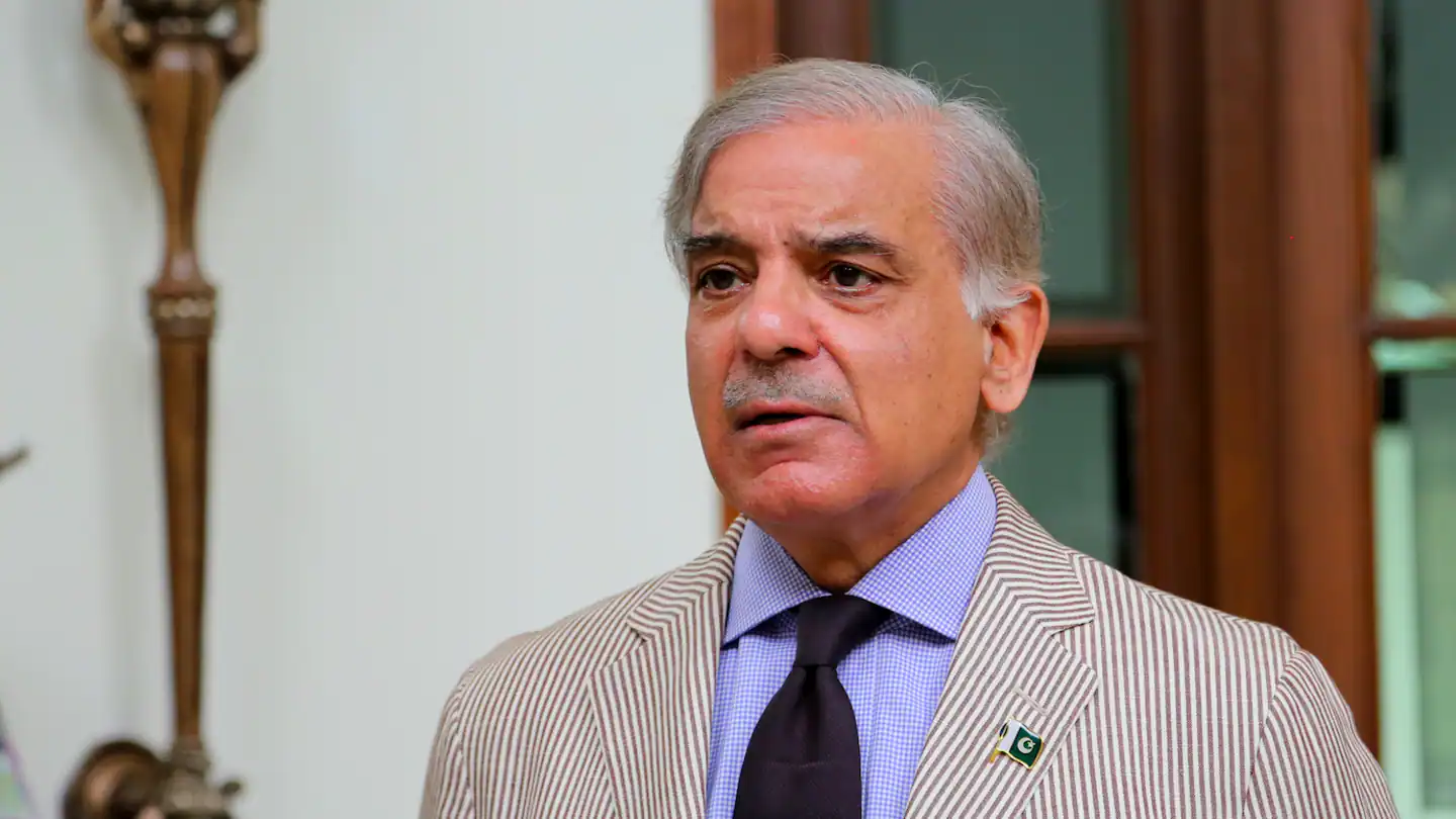 نخست‌وزیر پاکستان، شهباز شریف، در پی سقوط هلیکوپتر آرامکو در عربستان سعودی که ۱۴ نفر جان باختند، مراتب تسلیت و همدردی خود را به ملک سلمان، ولیعهد محمد بن سلمان و خانواده‌های قربانیان ابراز کرد