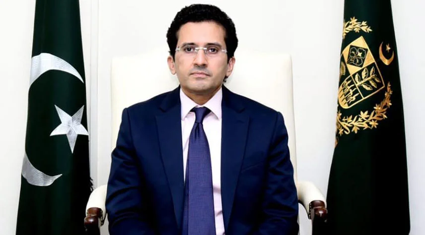علی پرویز ملک، وزیر فدرال نفت پاکستان، می‌گوید نظام جدید تعیین روزانه قیمت فرآورده‌های نفتی به سودجویی پایان خواهد داد و برای کاهش وابستگی به تنگه هرمز، اکتشاف نفت در داخل کشور ادامه دارد