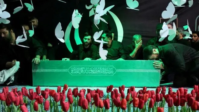 آمادگی‌ها برای برگزاری مراسم تشییع آیت‌الله علی خامنه‌ای ادامه دارد. آخرین دیدار با پیکر او در تهران آغاز شده و هیئت‌های بلندپایه از پاکستان و دیگر کشورهای جهان برای شرکت در این مراسم وارد ایران می‌شوند.