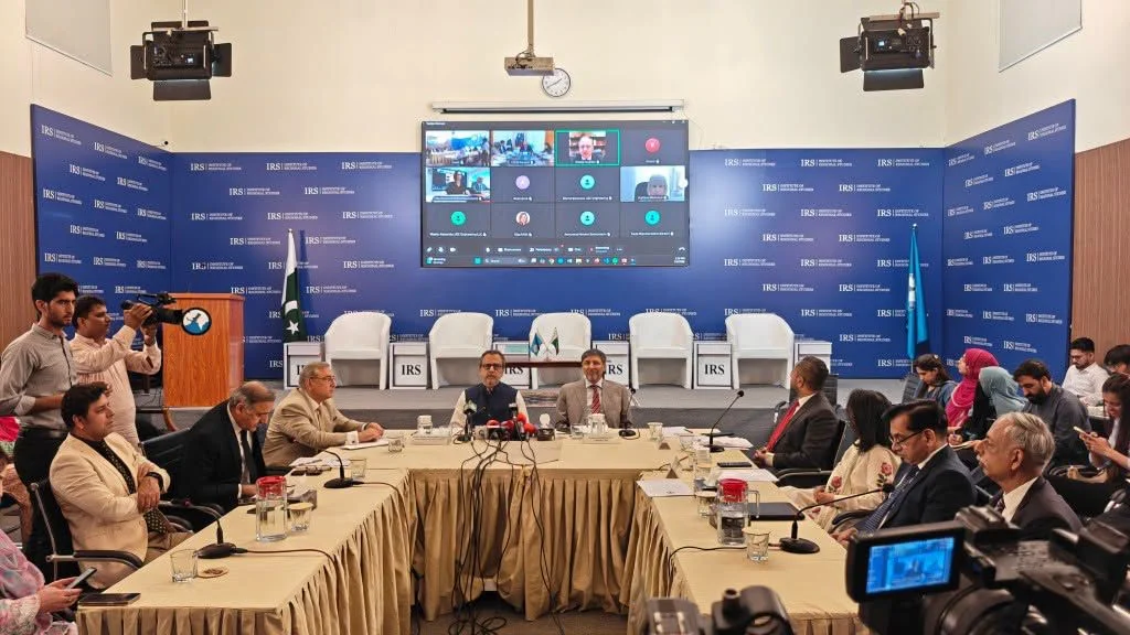 دومین ویبینار سطح بلند میان پاکستان و روسیه با موفقیت برگزار شد؛ در این نشست، دو کشور بر تعهد خود برای افزایش همکاریها در بخشهای تجارت، انرژی و ارتباطات منطقهای تأکید کردند