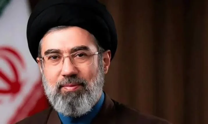 آیت‌الله مجتبی حسینی خامنه‌ای، رهبر جمهوری اسلامی ایران، در تازه‌ترین پیام مکتوب خود بر انتقام خون رهبر شهید تأکید کرد و درباره اندیشه حسینی و فلسفه عاشورا سخن گفت.