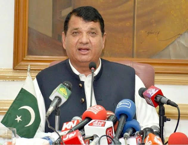 کمیته مشترک اقدام خواستار حذف بند وفاداری از تعهدنامه شد؛ امیر مقام از احتمال اقدام سخت‌گیرانه دولت خبر داد