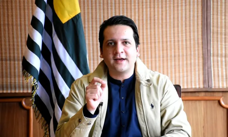 بیرستر افتخار گیلانی از حزب مسلم لیگ (ن) با کسب ۳۰ رأی به‌عنوان هفدهمین نخست‌وزیر آزاد کشمیر انتخاب شد؛ نامزد حزب مردم ۱۴ رأی به دست آورد