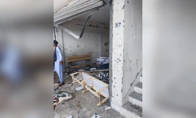 در انفجار بم دستساز (IED) نصبشده بر یک موتورسایکل در بازار مکین وزیرستان جنوبی، یک عضو کمیته صلح کشته و ۸ نفر زخمی شدند