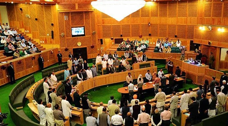 اعضای مجلس جدید آزاد کشمیر امروز سوگند یاد می‌کنند؛ انتخاب رئیس و نایب‌رئیس مجلس فردا برگزار خواهد شد و برای انتخاب نخست‌وزیر نیز ۲۷ آگست تعیین شده است