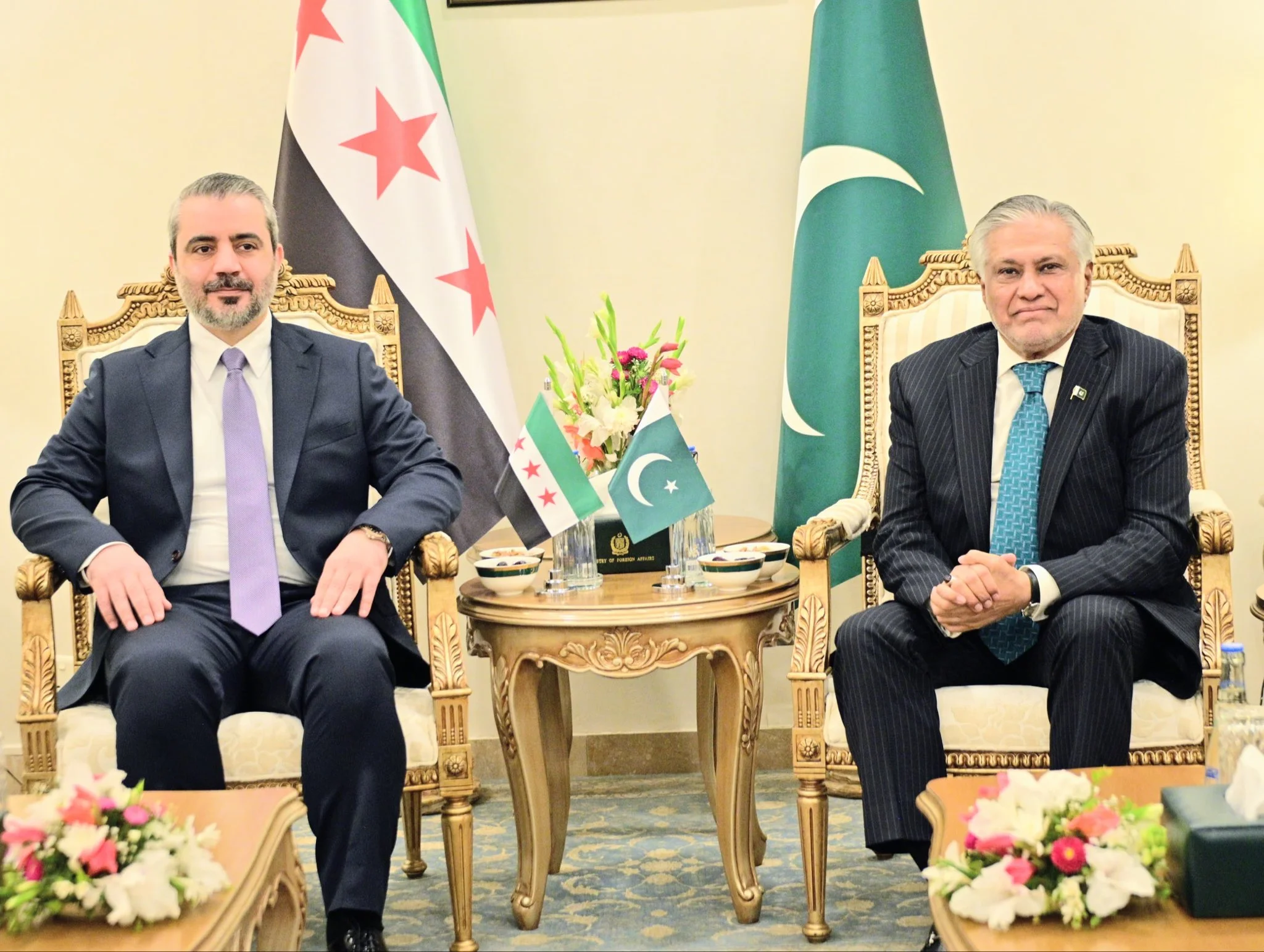 دیدار اسحاق دار، معاون صدراعظم پاکستان، با اسعد حسن الشیبانی، وزیر امور خارجه سوریه؛ نخستین سفر یک وزیر امور خارجه سوریه به پاکستان پس از دو دهه